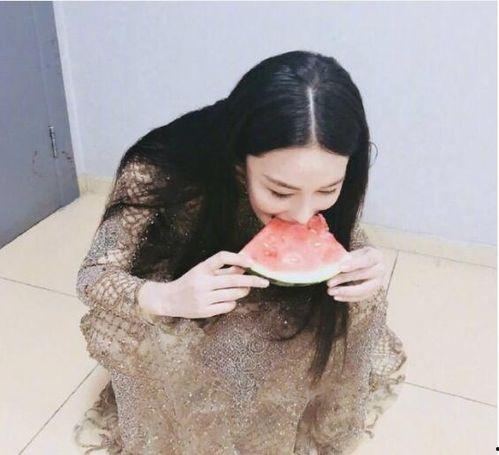 娱乐吃瓜酱买衣服