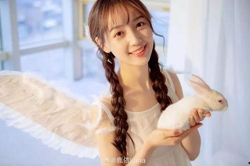 娱乐吃瓜酱兔系女友,揭秘娱乐圈背后的甜蜜秘密